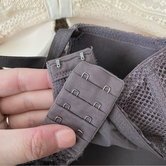 Victoria's Secret | Set of Two Push Up Bras Size 32DD - Picture 5 of 7